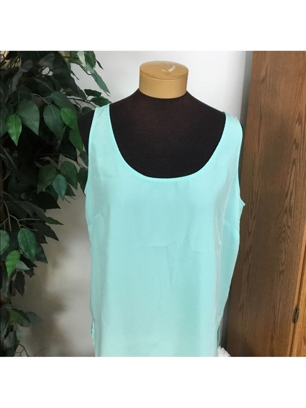 LIZ Claiborne Large Petite mint green semi sheer tank top